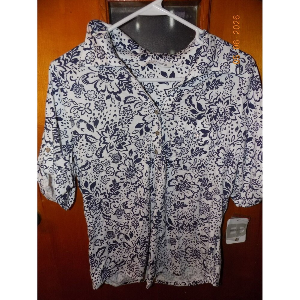 New Emily Daniels women's blouse size medium